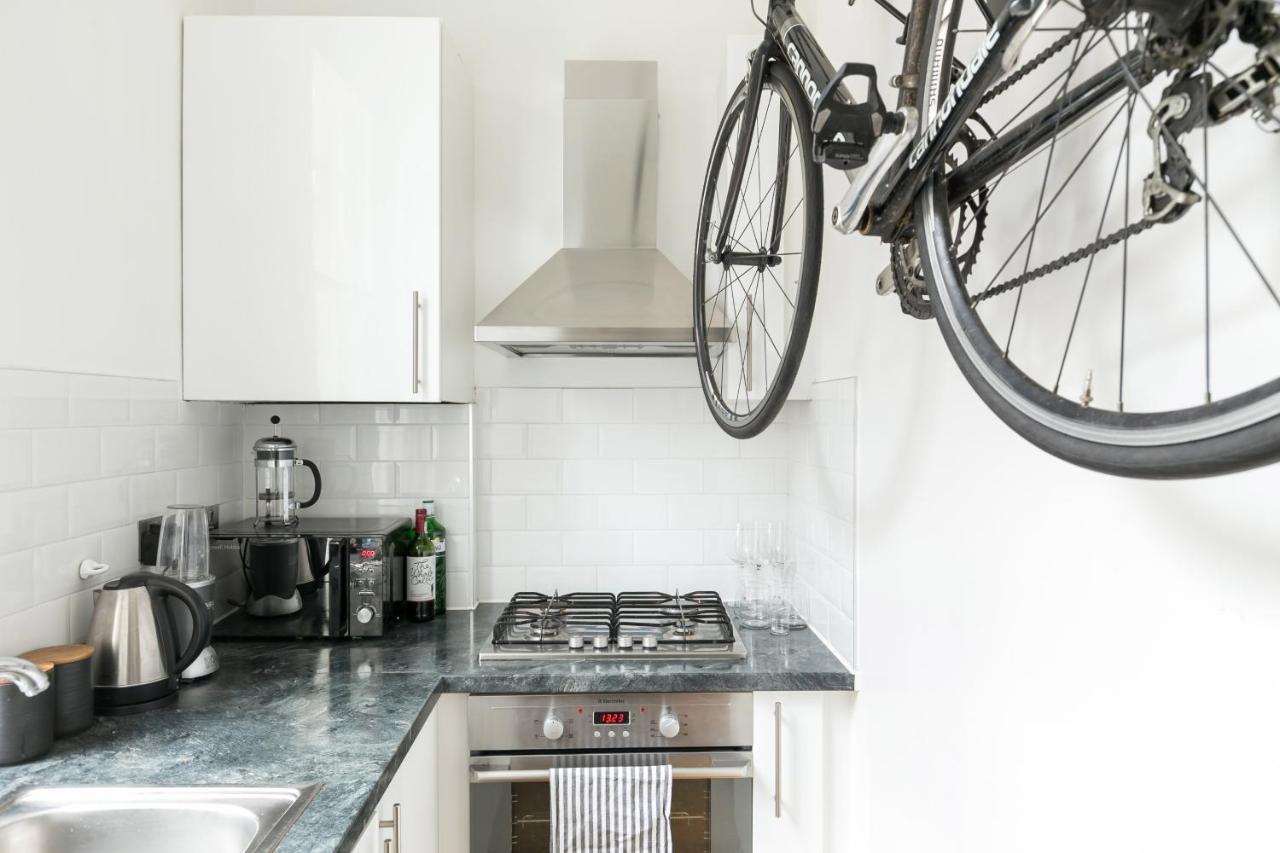 Light Filled Studio With View Of Regents Park Appartement Londen Buitenkant foto